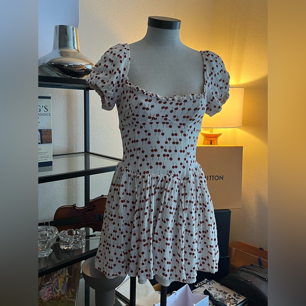 REFORMATION 🍒🍒 cherry dress size 2 🍒🍒🍒🍒🍒🍒🍒🍒🍒🍒🍒🍒🍒🍒🍒🍒🍒🍒🍒🍒🍒🍒🍒 - Picture 2 of 11